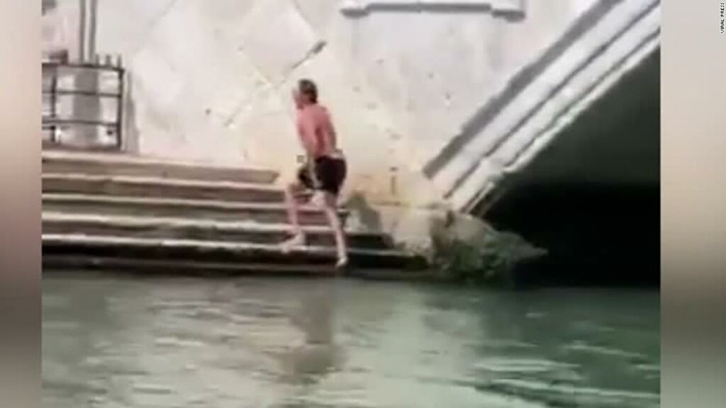 German tourists were fined $ 790 for swimming in the Grand Canal in Venice