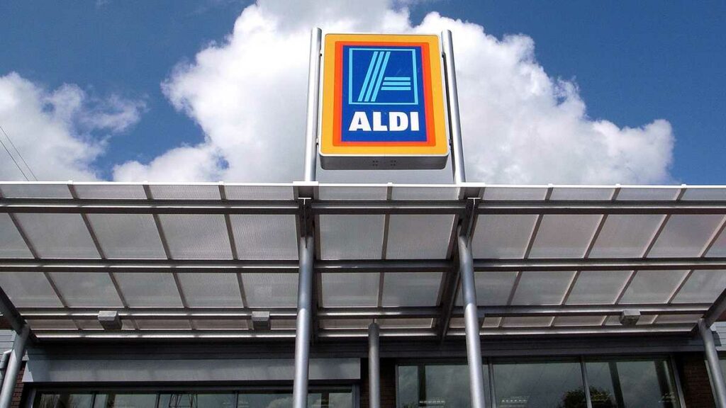 ALDI joins companies requiring customers to wear face masks