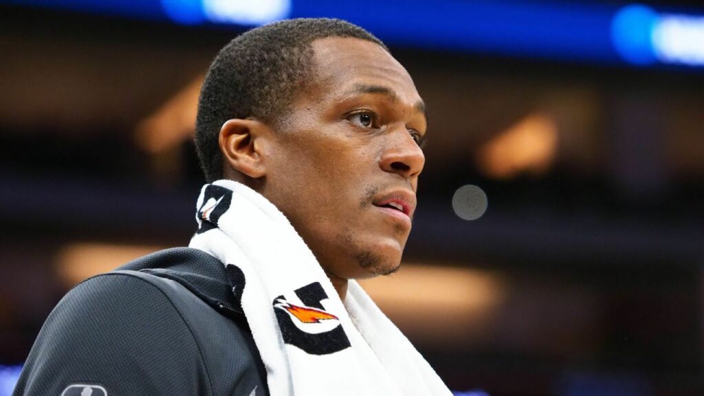 Lakers' Rajon Rondo suffers broken right thumb in practice