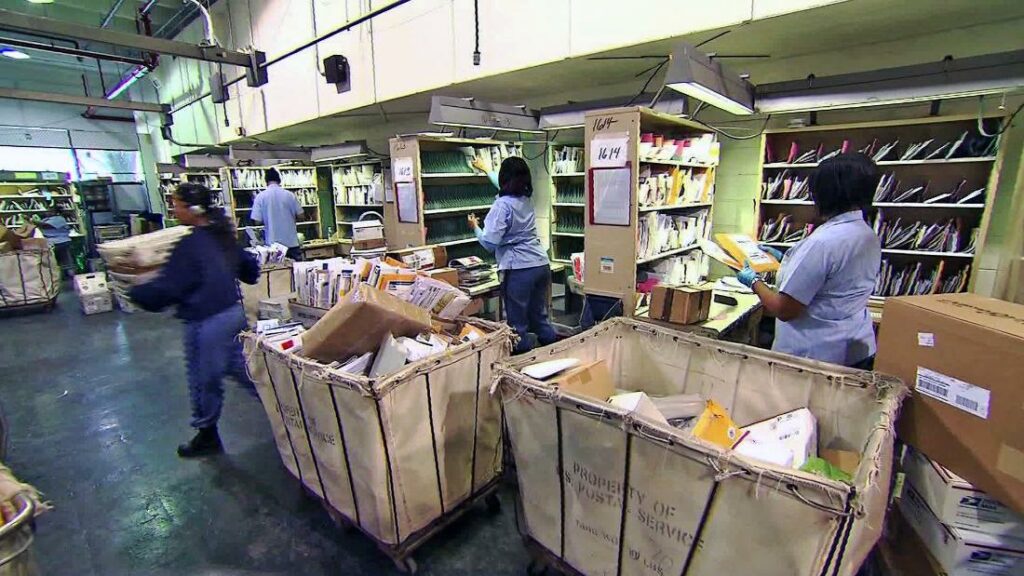 USPS: Democrats consider bringing House back into session next week to deal with Postal Service issues