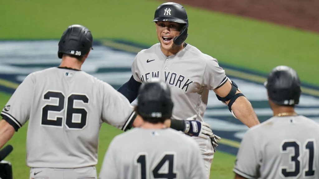 Giancarlo Stanton extends his tear at home with slam in the ninth game