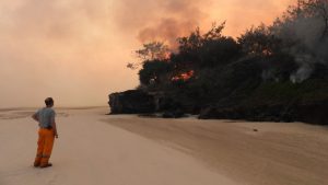 Australia: Heatwave brings new fires and record warmth