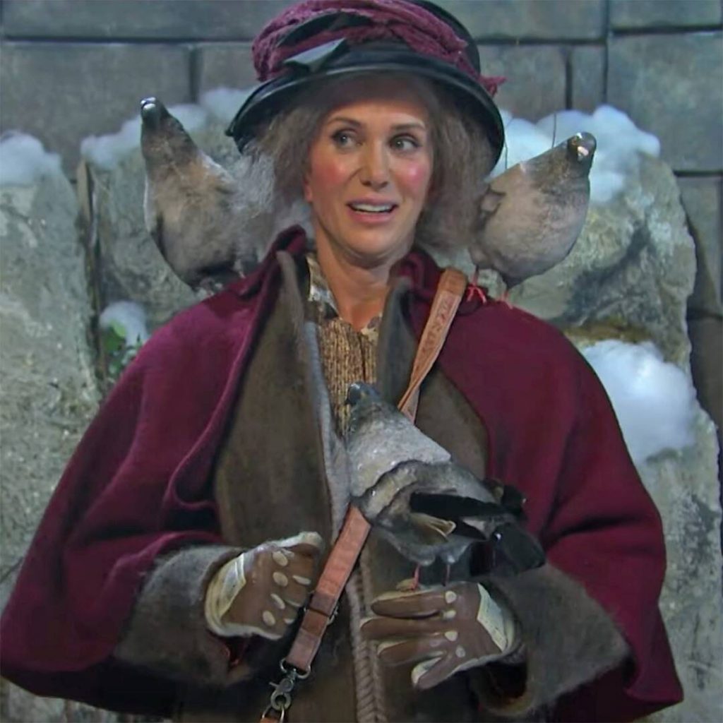 Kristen Wiig plays Home Alone 2's Pigeon Lady on SNL