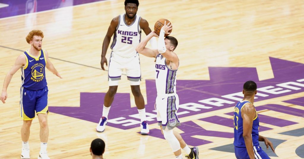 Sacramento Kings player Kyle Jay scores the match against the Golden State