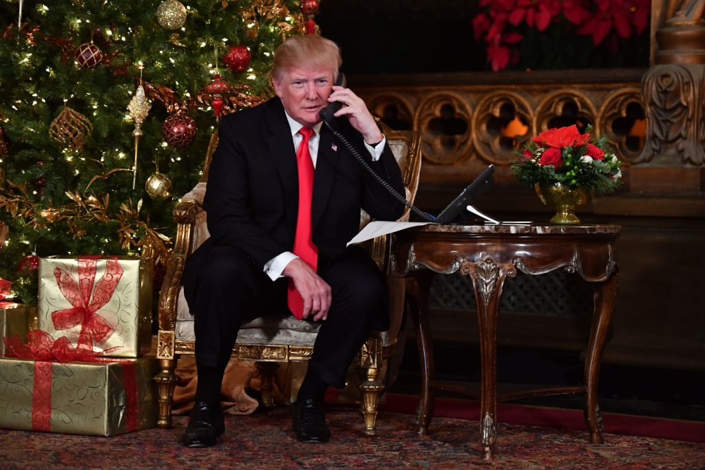 Trump gives Christmas Eve to federal employees