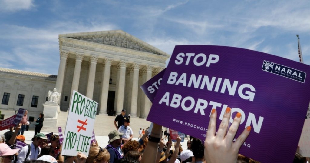 Biden cancels rules limiting access to abortion in the United States