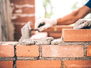 handwerk maurer sanierung restaurierung baustelle arbeit job sym