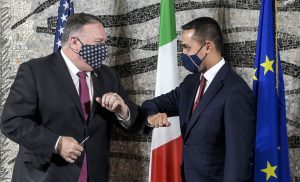 Grazie Luigi, grazie Mike. Cosa c’è dietro i saluti tra Pompeo e Di Maio