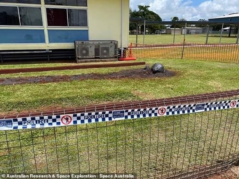 photo "Meteor in a schoolyard".. Until "NASA" You are trapped