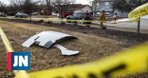 Boeing 777 engine blast and wreckage in Denver