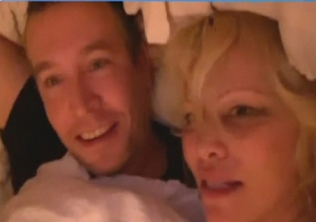 Hebrew News - Pamela Anderson and her new husband in their first joint interview: Location?  Particularly surprising