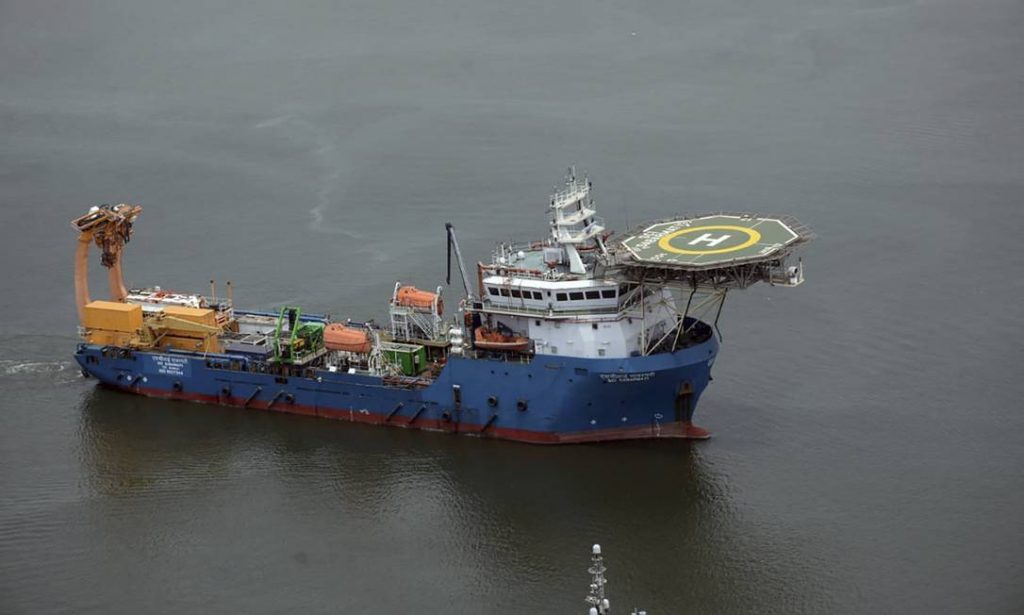 An Indian rescue ship joins the international search fleet for an Indonesian submarine Photo: - / AFP