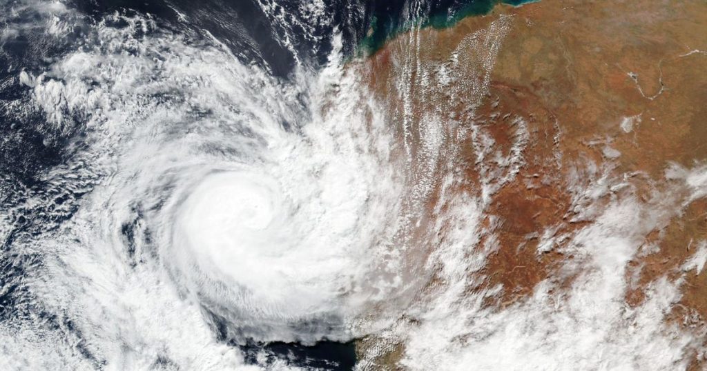 The crushing path of Hurricane Seroja in Australia leaves more than 30,000 people without electricity - El Financiero