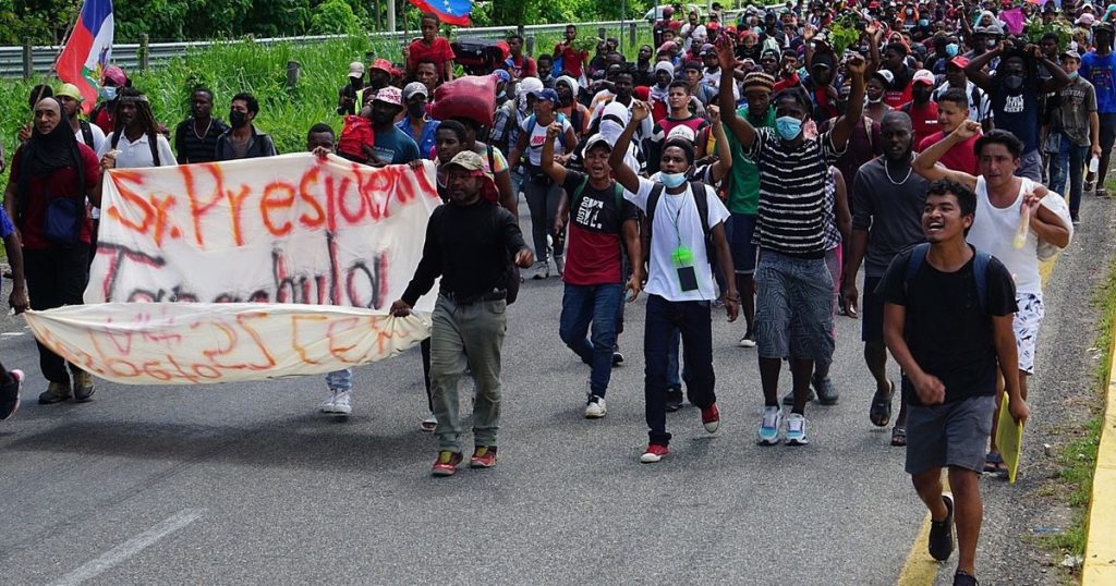 Caravan of hundreds of migrants leaves Chiapas for the United States - El Financiero