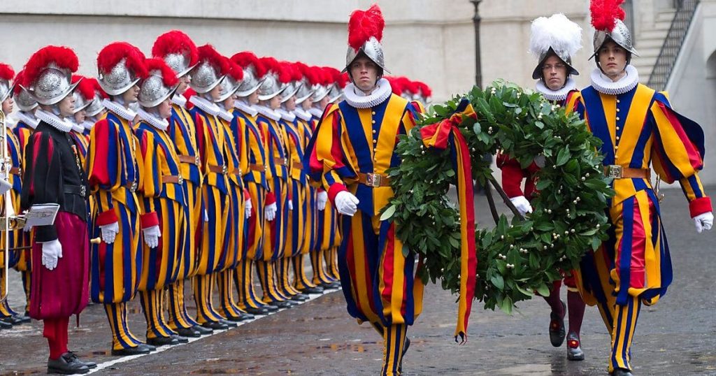 Three Swiss guards quit over compulsory vaccination