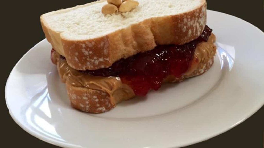 The couple tries to sell the nuclear secrets hidden in a sandwich