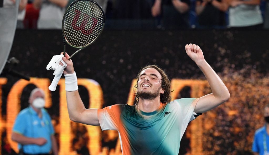 Australian Open: Tsitsipas and Medvedev keep fighting