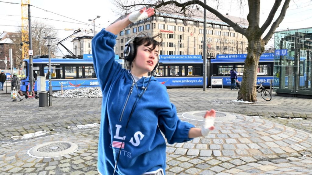 Munich: The Munich artist dances in public - Munich