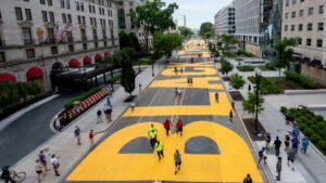 Washington DC paints a huge “Black Lives Matter” message on its way to the White House