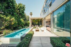 For sale! Game of Thrones actress Emilia Clarke has listed her very modern and large mansion located in the trendy neighborhood of Venice Beach in California