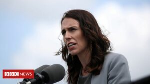 New Zealand: Jacinda Ardern delays election over coronavirus fears