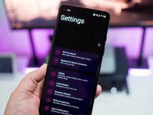 With OxygenOS 11, OnePlus ditches stock Android for Samsung's One UI