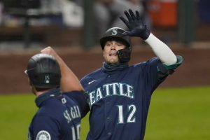 Gonzalez shuts down Astros as Mariners shine 6-1