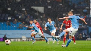 Kevin De Bruyne misses a penalty kick in the Manchester City and Liverpool draw in the Premier League