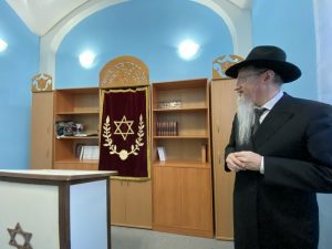 Rabbi opens synagogue in 'prison'