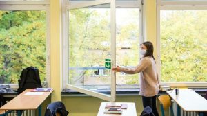 "The point is not to have an air filter in every room": schoolchildren in Berlin learn with the window open even after the holidays - Berlin