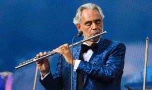 Andrea Bocelli canta "O Sole Mio" e "You'll Never Walk Alone at the Sentimental Party | musica