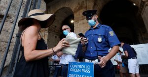 Italians (mostly) embrace the "green corridor" of vaccination testing on its first day