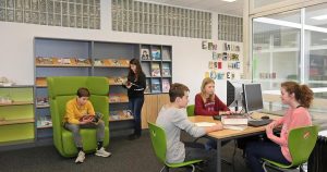 Petition: School children want library staff back - Worth