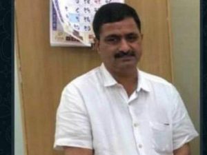 Disappeared GST Joint Commissioner goes to Devdarshan, mobile office confusion - Marathi News |  GST joint commissioner went to Devdarshan, confusion disappeared into the mobile office